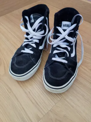 Zapatillas Vans Altas Negras y Blancas