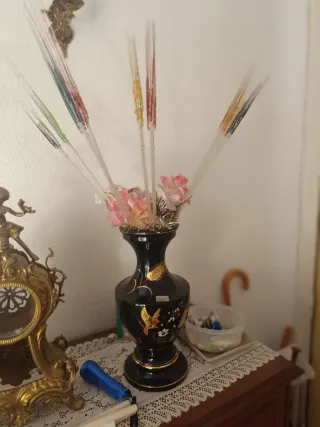 Jarrón Negro y Dorado