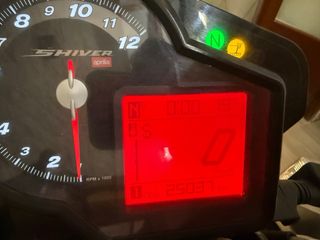 Aprilia Shiver 750 Naked Oro/Blanca