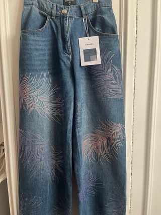 Pantalón vaquero Chanel , da poca talla es más 36