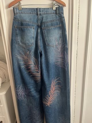 Pantalón vaquero Chanel , da poca talla es más 36