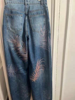 Pantalón vaquero Chanel , da poca talla es más 36