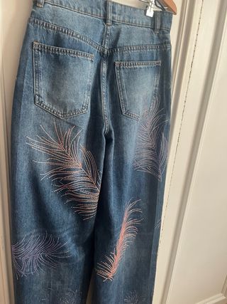Pantalón vaquero Chanel , da poca talla es más 36