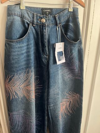 Pantalón vaquero Chanel , da poca talla es más 36