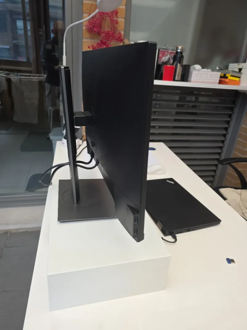 Monitor Dell Negro y Blanco afbeelding 3