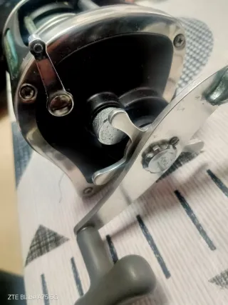 Carrete Pesca Penn Commander 20LW