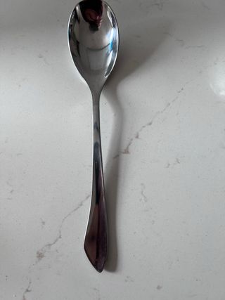 2 Juegos de cubiertos y cubertero