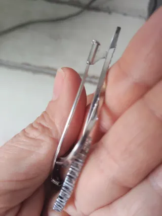 Broche antiguo metal con circonitas