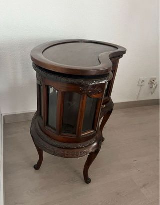 Licorera antigua tallada con cristal