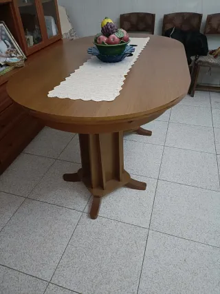 Mesa de comedor grande de madera