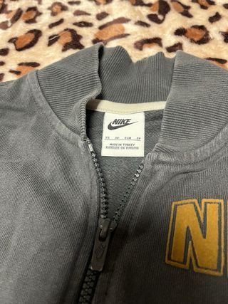 Chaqueta Nike Vintage Gris y Mostaza