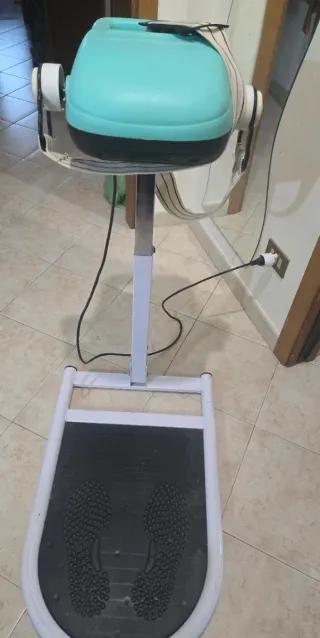 Pedana vibrante con fascia massaggiante