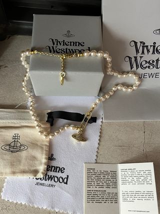 Collar Vivienne Westwood Dorado de Perlas