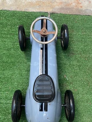 Macchinina d'epoca cavalcabile