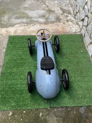 Macchinina d'epoca cavalcabile