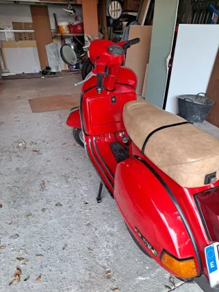 Vespa PX Iris 200 Roja