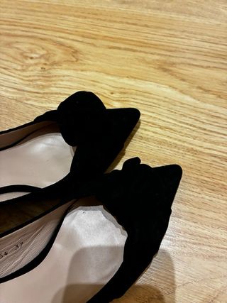 Zapato de ante negro con lazo