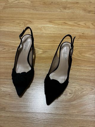 Zapato de ante negro con lazo