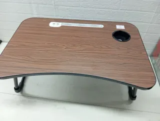 Mesa portátil con 4 puertos