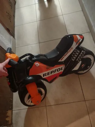 Moto correpasillos Repsol