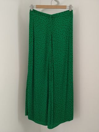 Falda larga verde con lunares negros