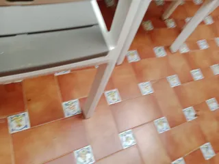 Mesa Keter con 4 sillas y 2 sillones