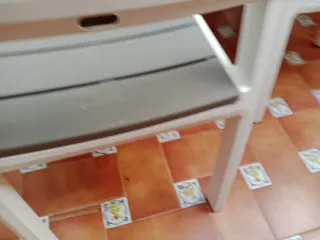 Mesa Keter con 4 sillas y 2 sillones