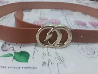 Cinture donna con fibbia dorata