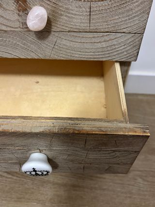 Cajonera / Mesita de noche de madera