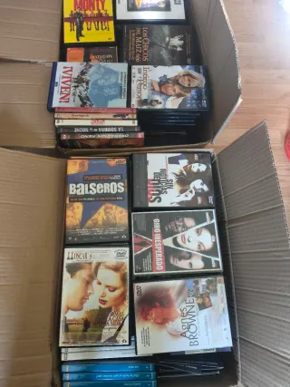 Vendo unas 300 películas de todos los géneros,