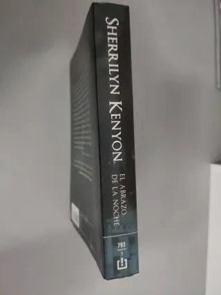 El abrazo de la noche (Cazadores Oscuros 3)