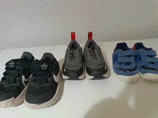 Zapatillas Nike talla 22 y Munich 19 Solo persona