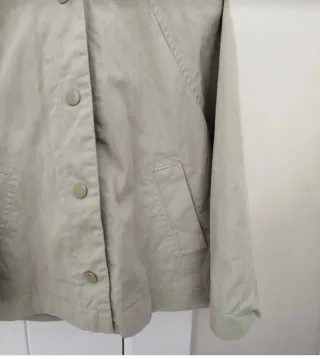 Cazadora fina niña beige. Talla 24-36 meses