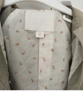 Cazadora fina niña beige. Talla 24-36 meses