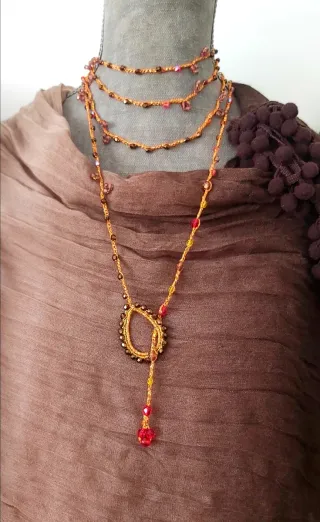 Collar artesanal con cuentas