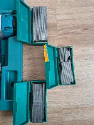 Clavadora makita AF505 6 Cajas Clavos RGH COFER (1