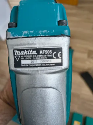 Clavadora makita AF505 6 Cajas Clavos RGH COFER (1
