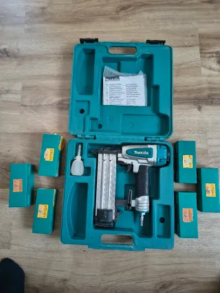 Clavadora makita AF505 6 Cajas Clavos RGH COFER (1