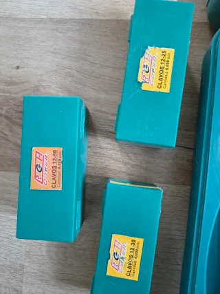 Clavadora makita AF505 6 Cajas Clavos RGH COFER (1