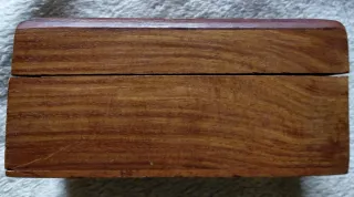 Scatola in legno decorata con elefanti