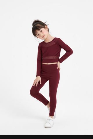 Blusa manga larga licra niñas, color Granate.