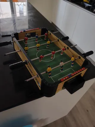 Calciobalilla da tavolo per bambini con due palloni