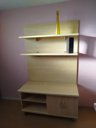 Mueble TV madera con dos baldas y con ruedas