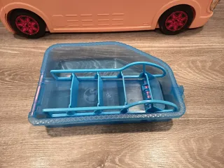 Caravana Barbie con Piscina y Tobogán