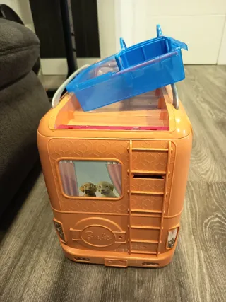 Caravana Barbie con Piscina y Tobogán