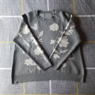 Jersey NUEVO Fiorella Rubino floral gris XL(58-60)