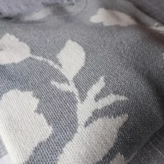 Jersey NUEVO Fiorella Rubino floral gris XL(58-60)