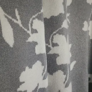 Jersey NUEVO Fiorella Rubino floral gris XL(58-60)