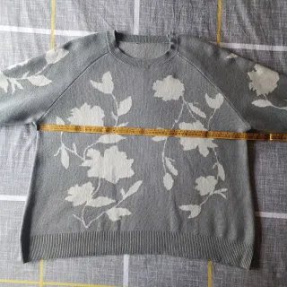 Jersey NUEVO Fiorella Rubino floral gris XL(58-60)