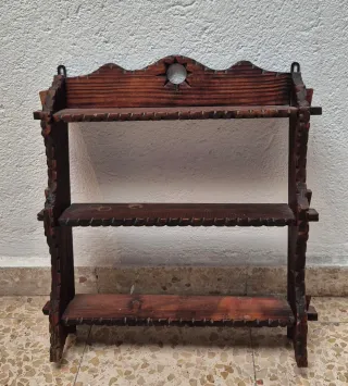 Estantería pequeña de madera